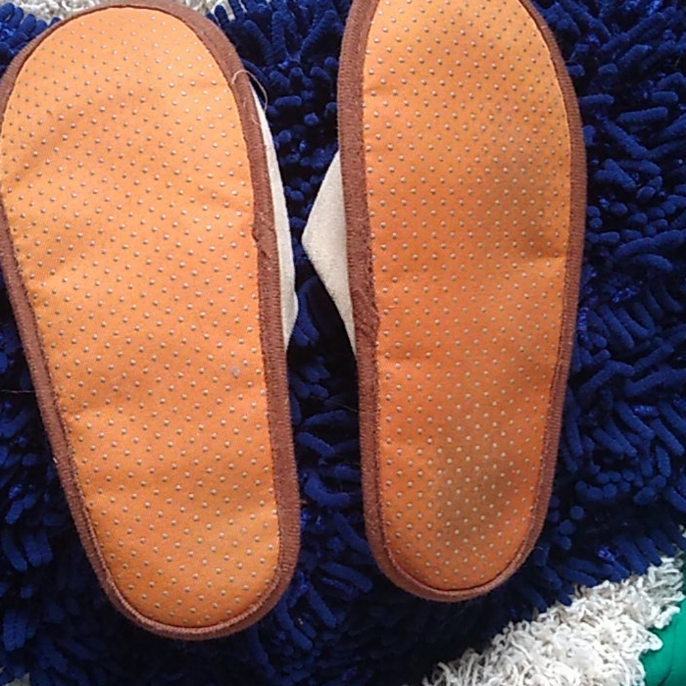 Native slippers - Picture 3 of 3